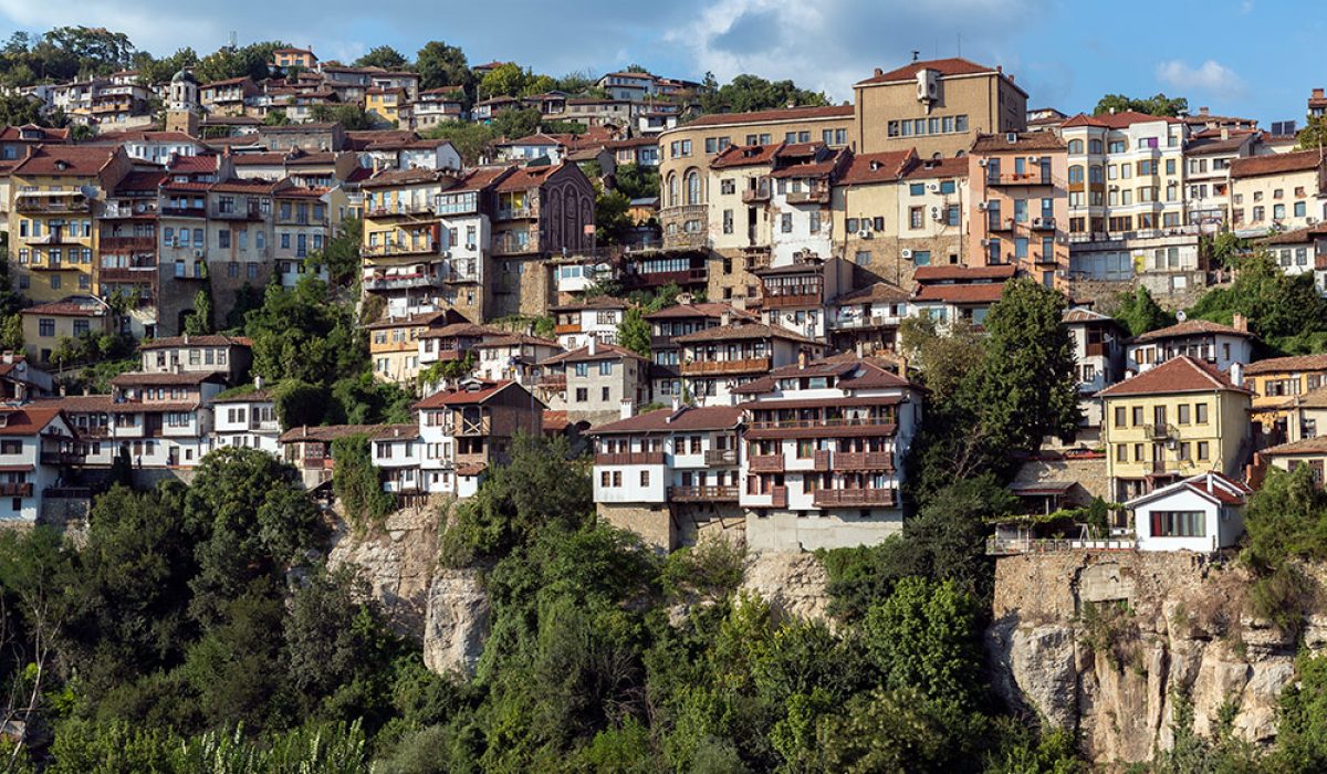 La belle Veliko Tarnovo et la picturale forteresse d’Ovetch
